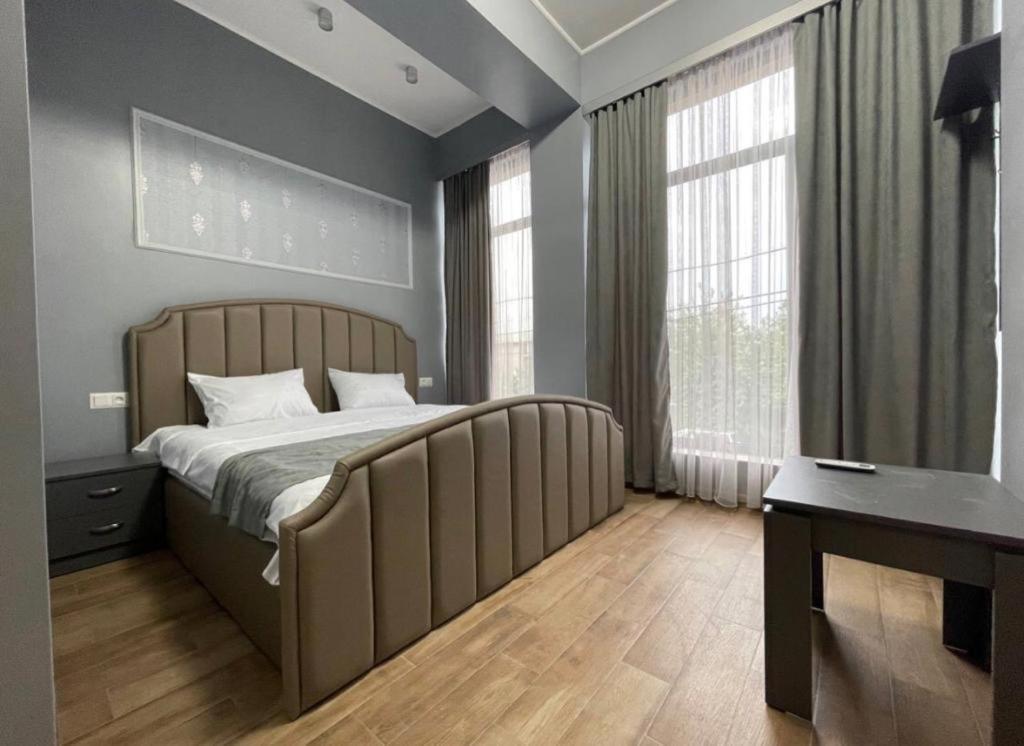 Days Hotel Erywań Zewnętrze zdjęcie