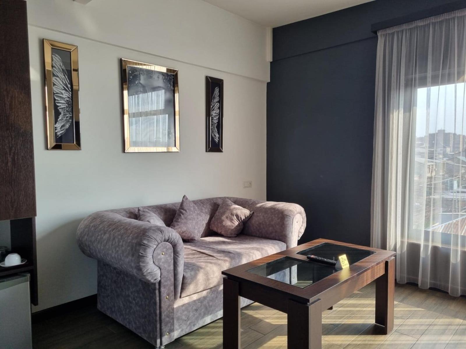 Days Hotel Erywań Zewnętrze zdjęcie