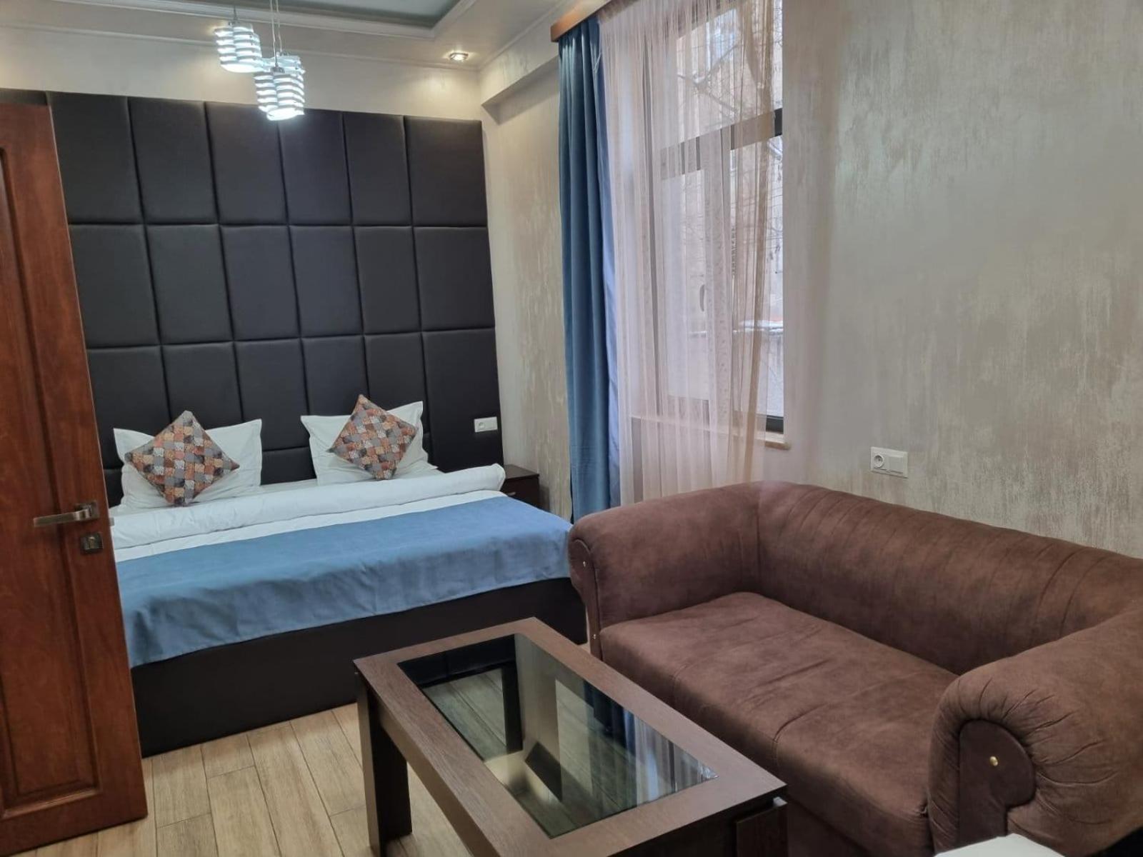 Days Hotel Erywań Zewnętrze zdjęcie